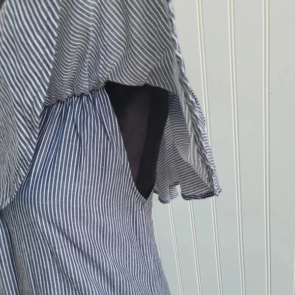 NWT Fashion Web Womens Off Shoulder Ruffle Dress Gray White Striped Sz M - Picture 4 of 11